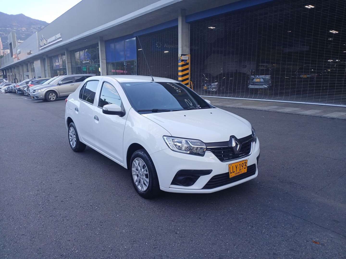 Renault - Logan - 2023