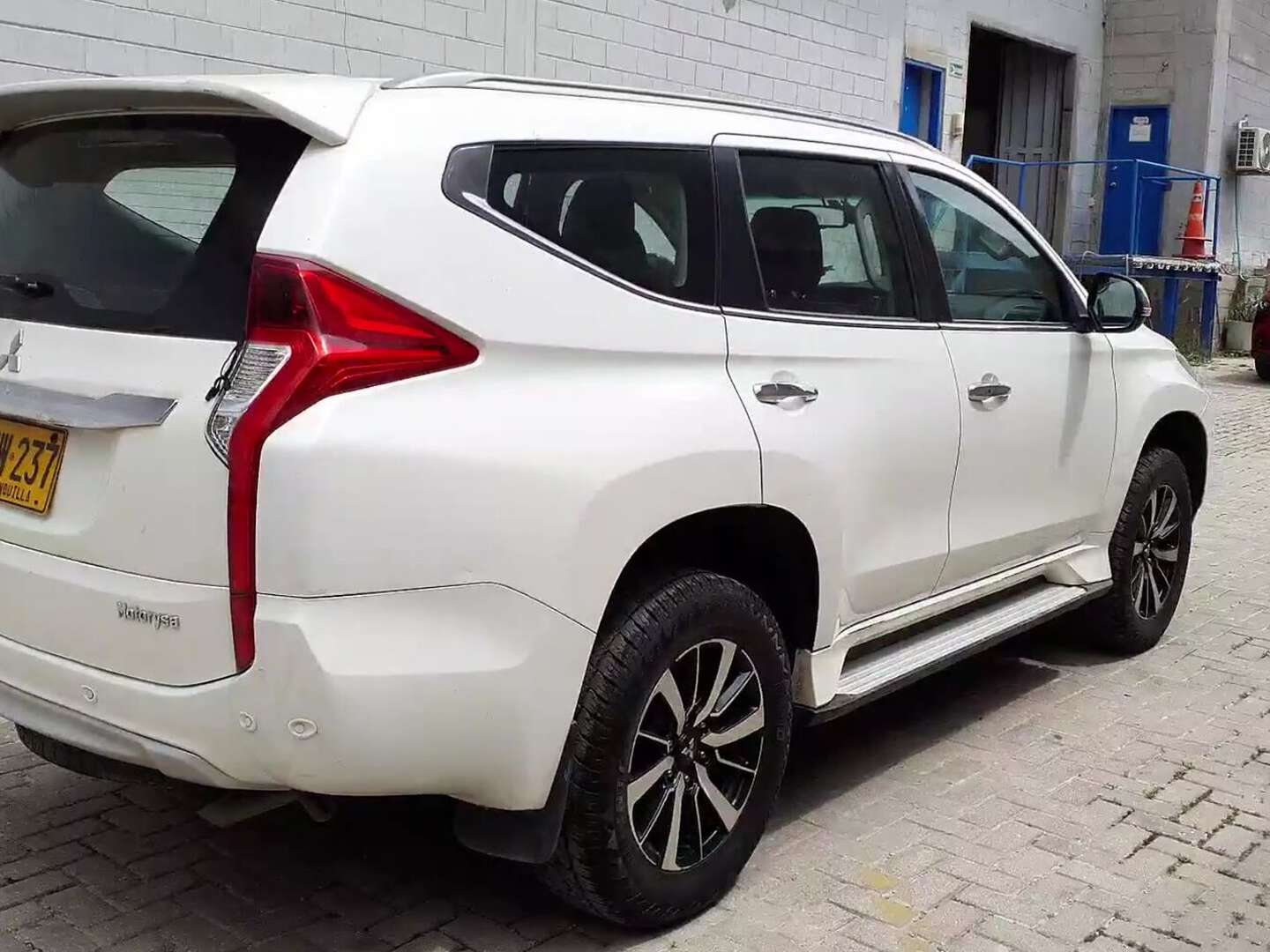 Mitsubishi - Montero Sport - 2020