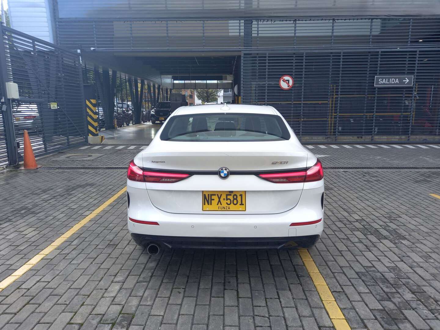BMW - 218i - 2024