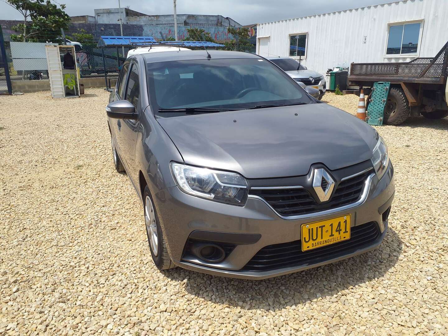 Renault - Logan - 2022