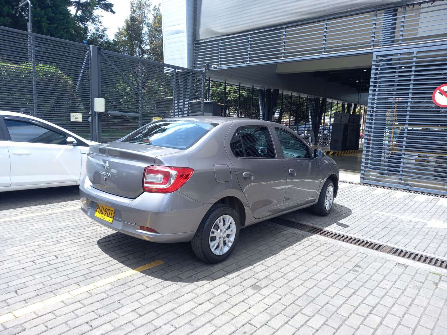 Renault - Logan - 2026