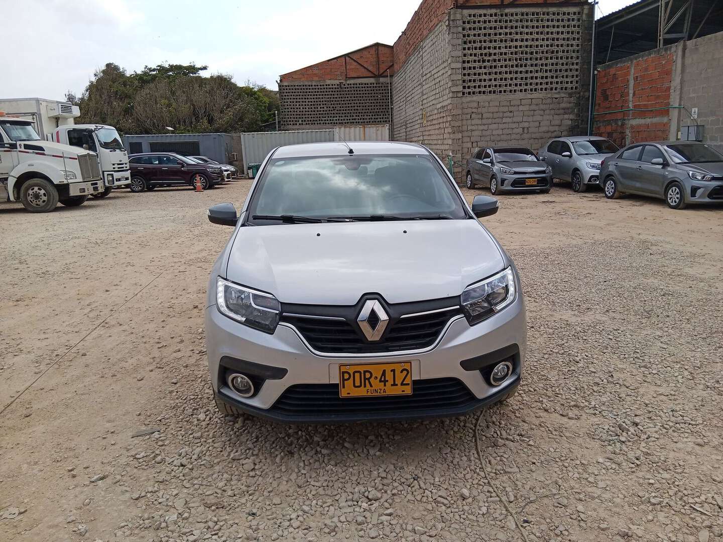 Renault - Logan - 2026