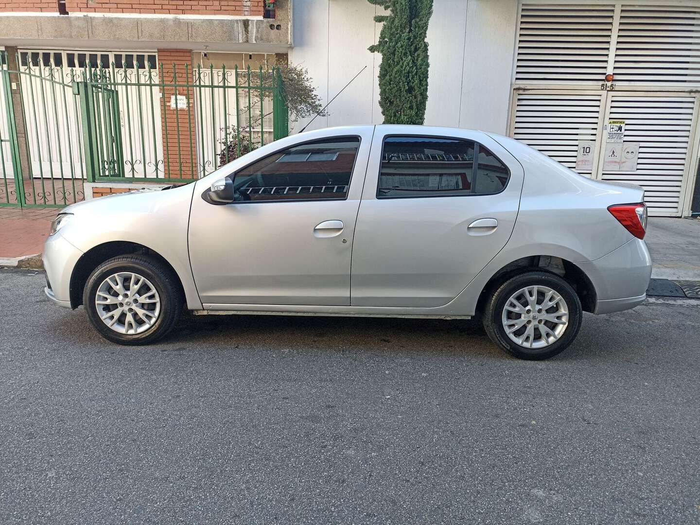 Renault - Logan - 2026