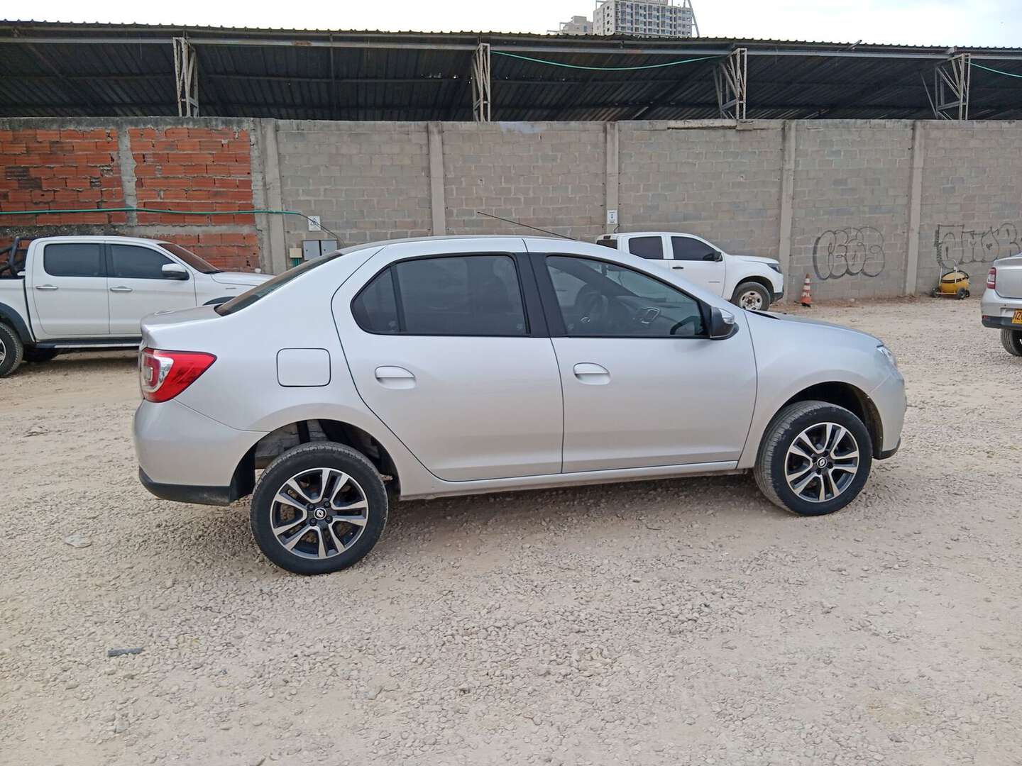 Renault - Logan - 2026