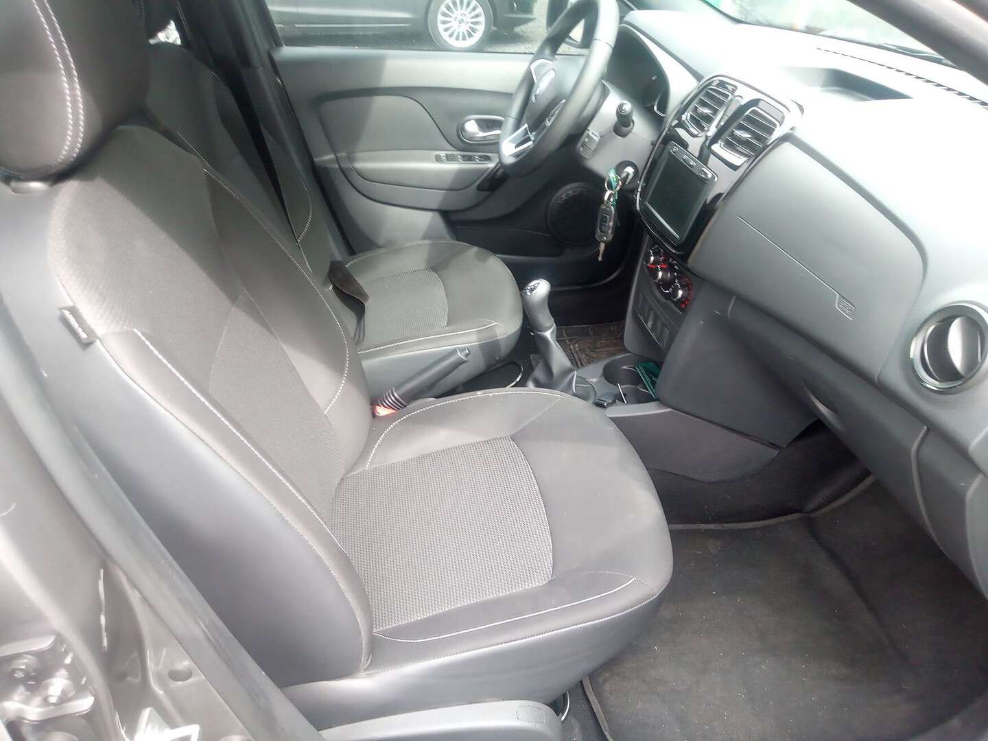 Renault - Logan - 2026
