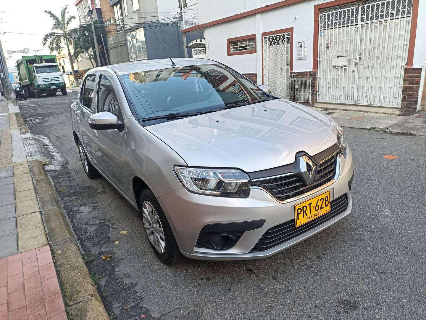 Renault - Logan - 2026
