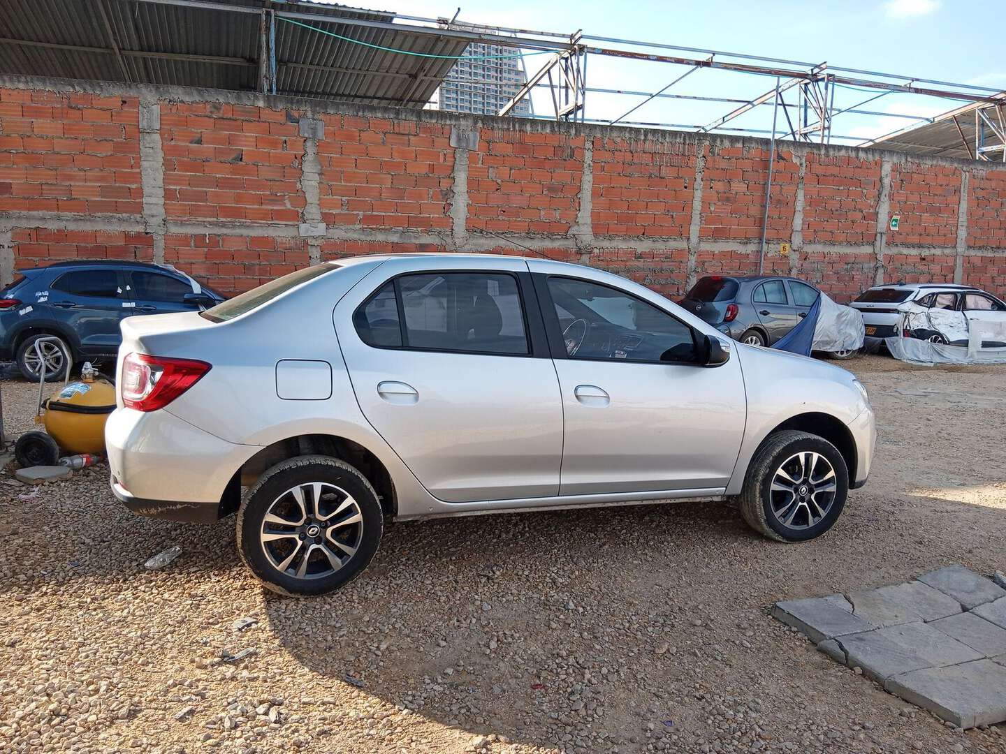 Renault - Logan - 2026