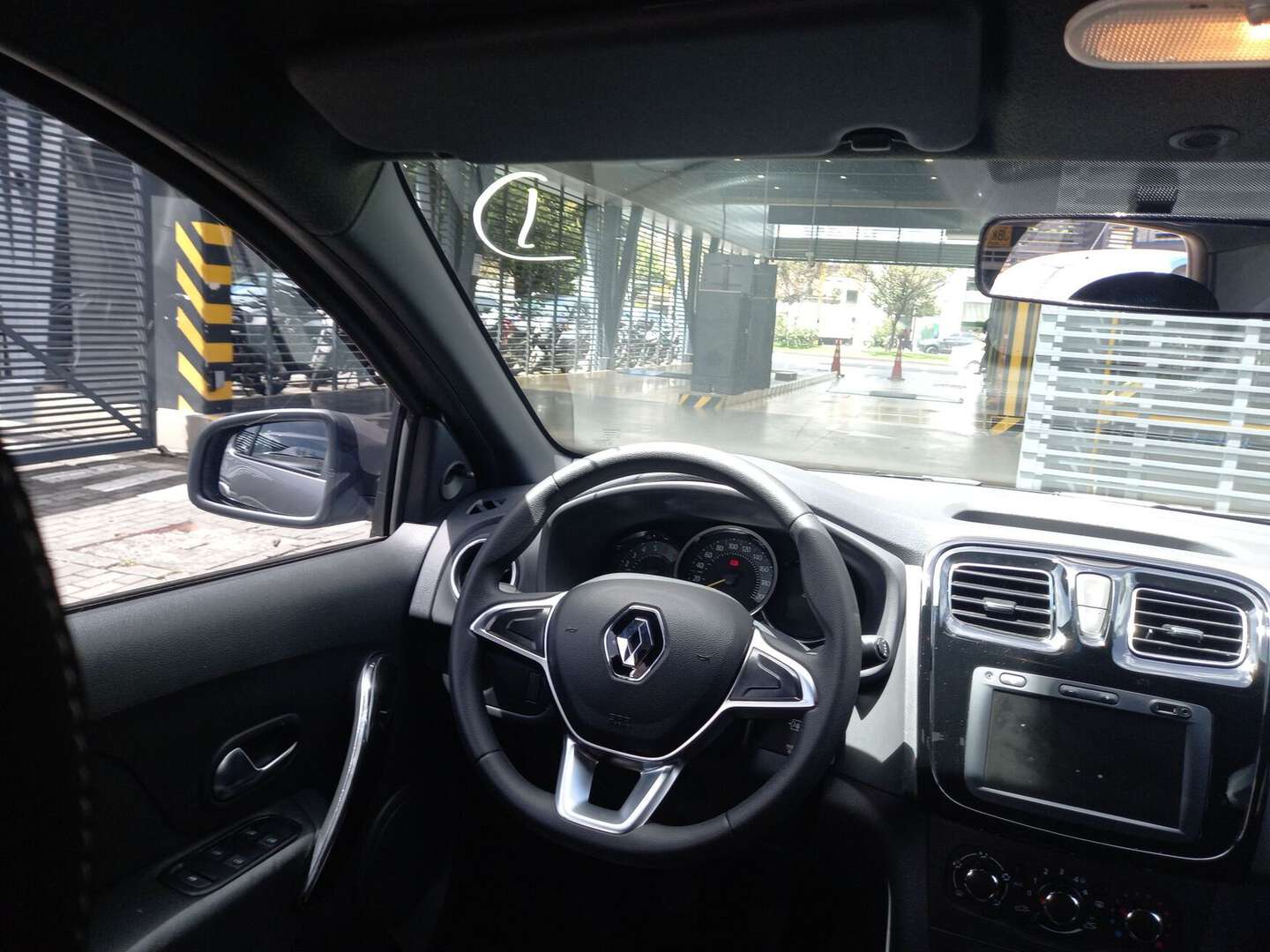 Renault - Logan - 2026