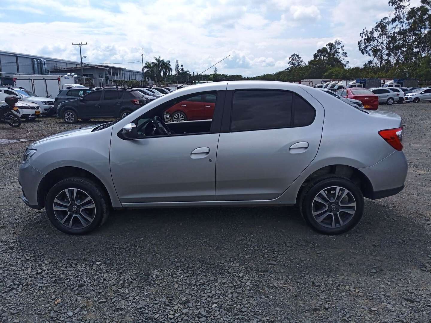 Renault - Logan - 2023