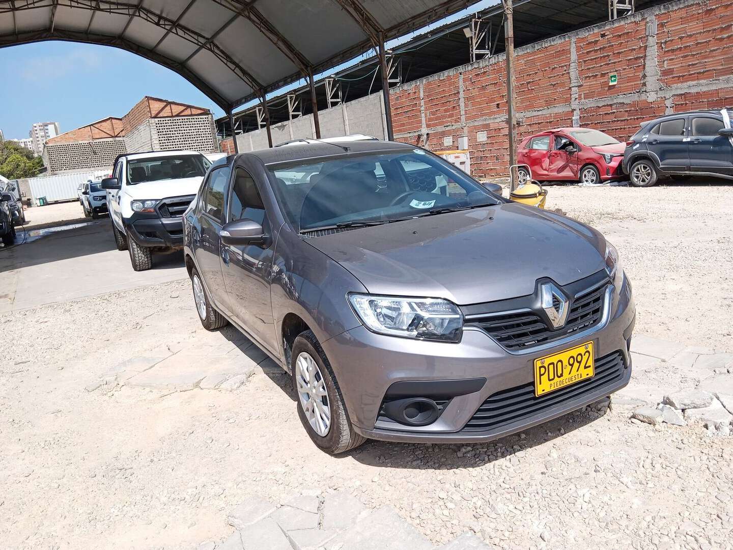 Renault - Logan - 2025