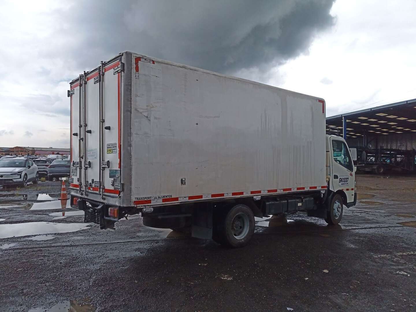 Hino - Dutro - 2016
