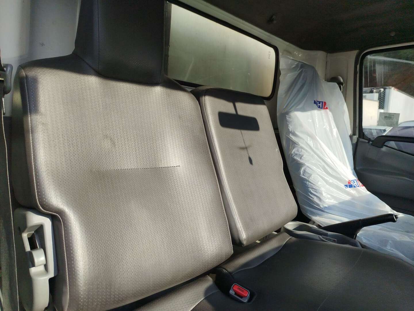 Hino - Dutro - 2017