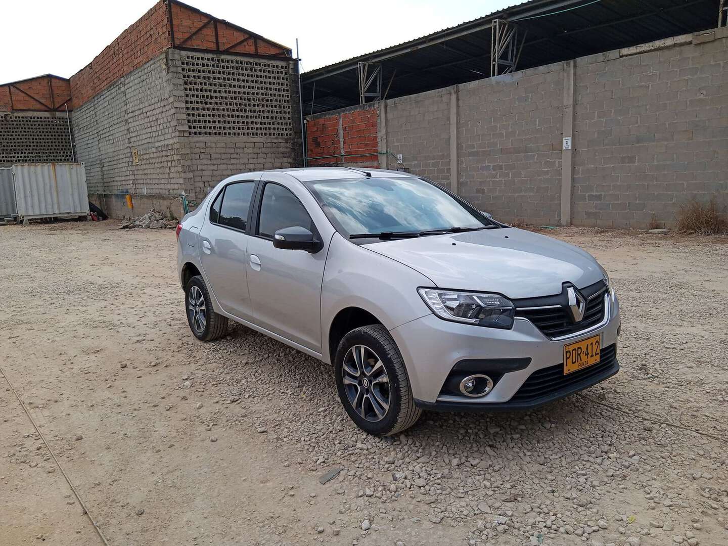 Renault - Logan - 2026