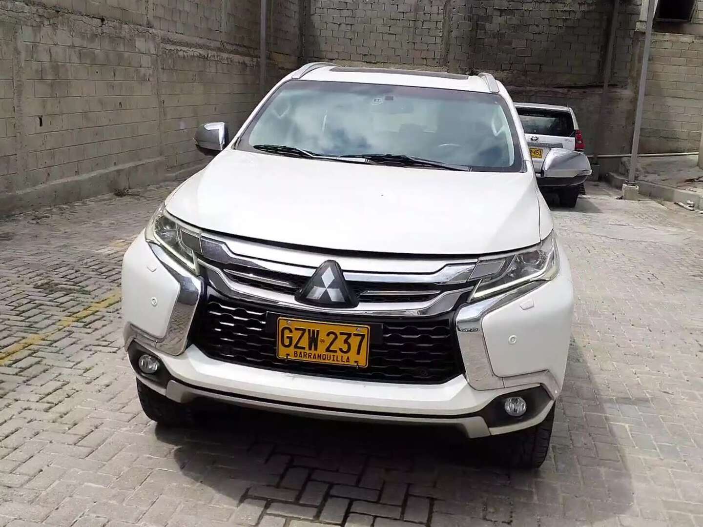 Mitsubishi - Montero Sport - 2020
