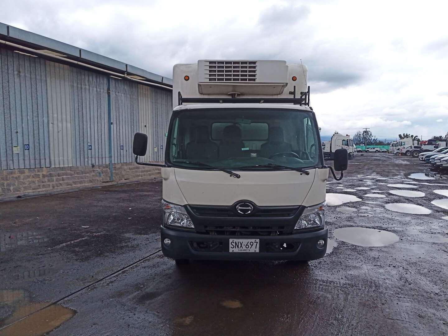 Hino - Dutro - 2016