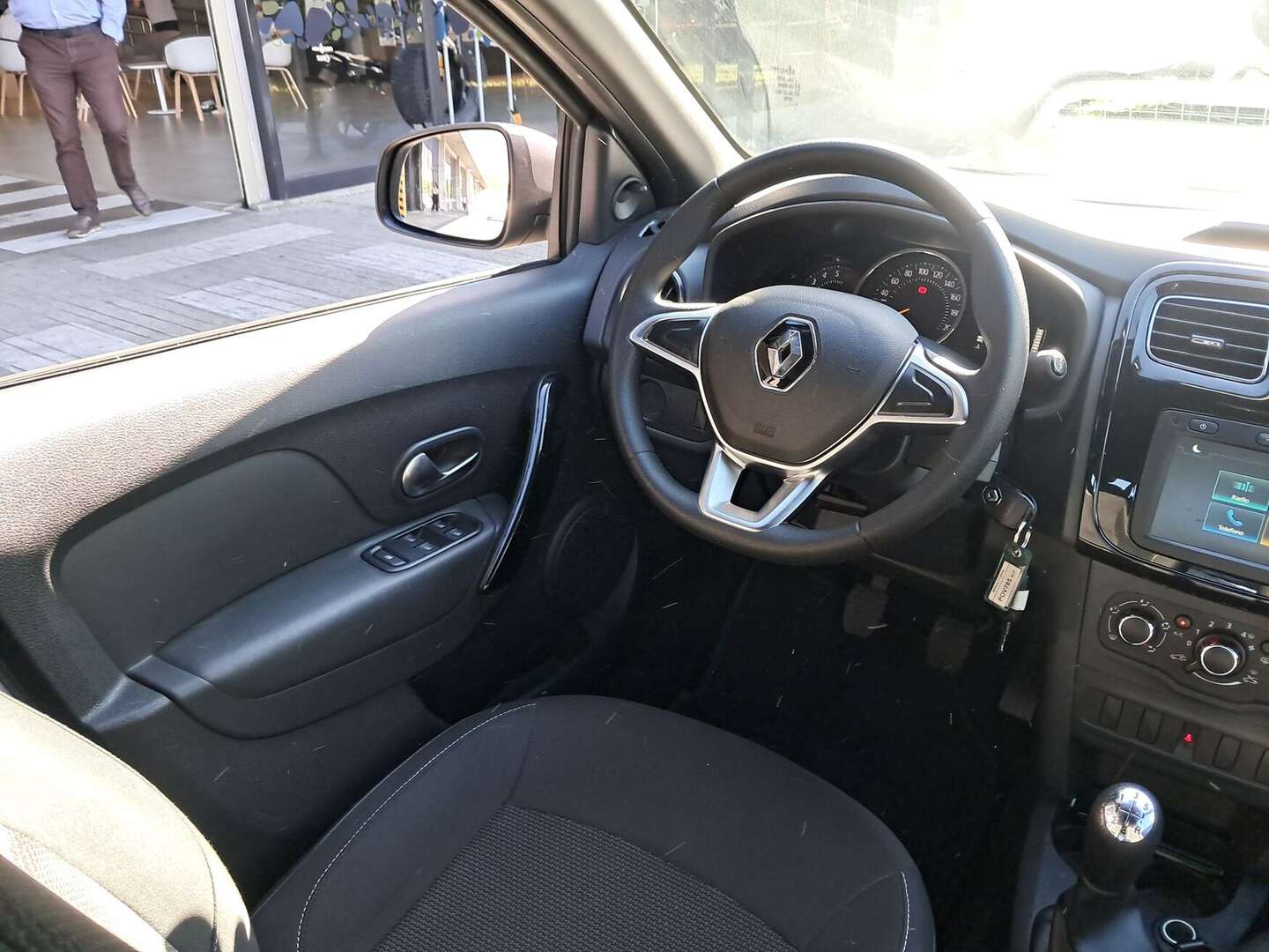 Renault - Logan - 2026