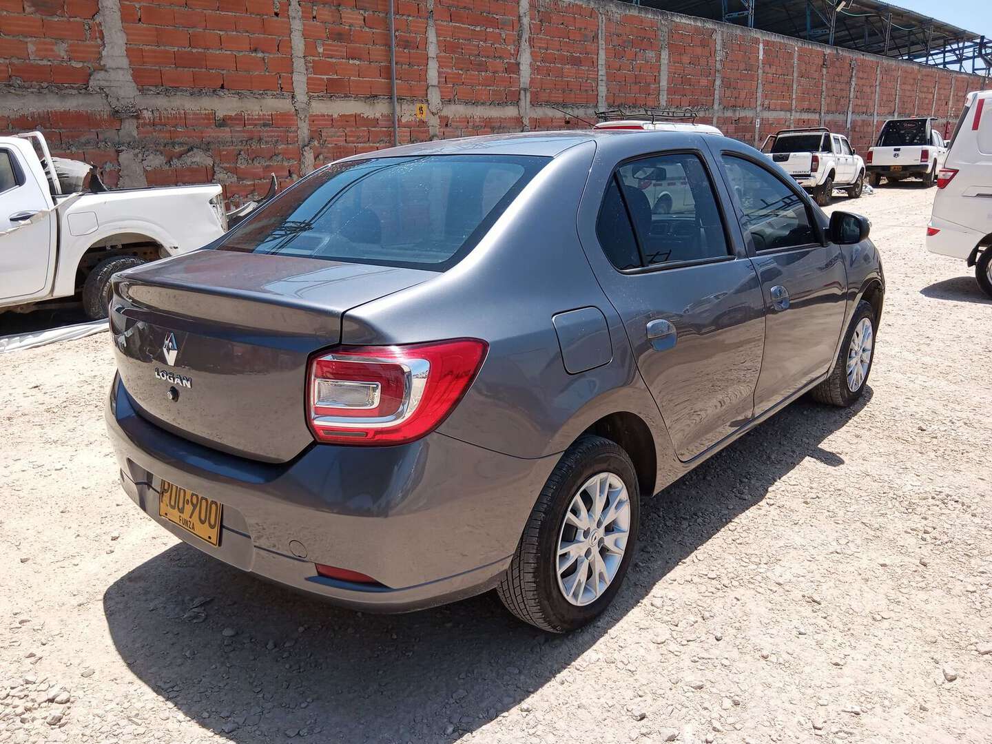 Renault - Logan - 2025