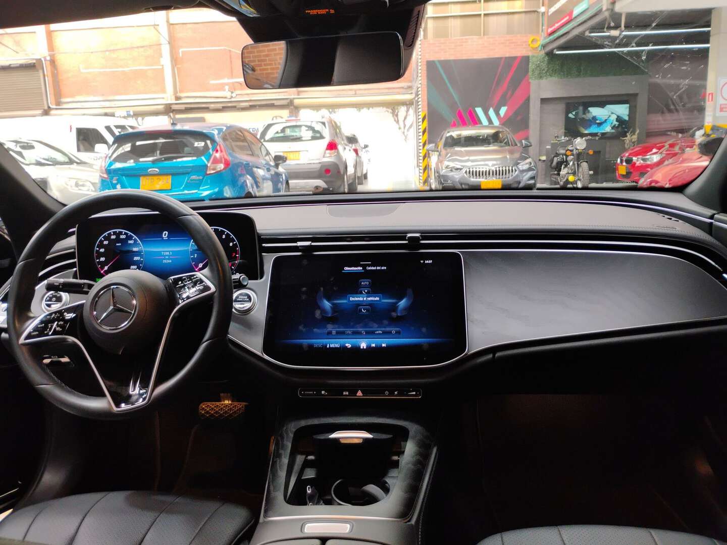 Mercedes Benz - E300E - 2025
