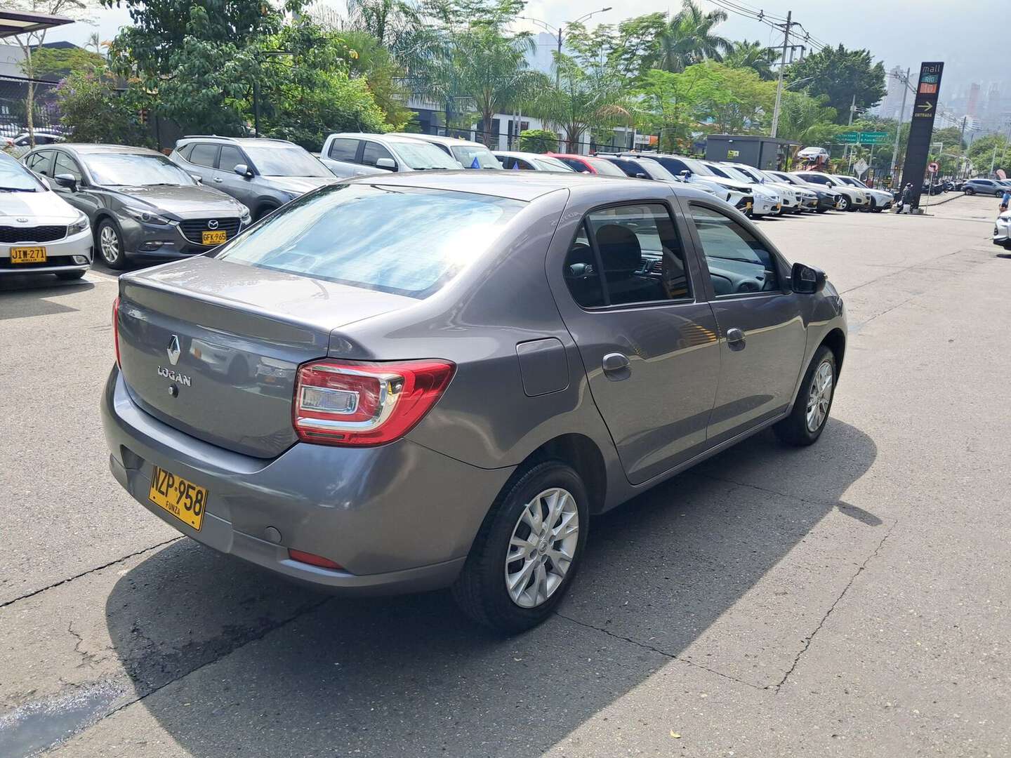 Renault - Logan - 2025