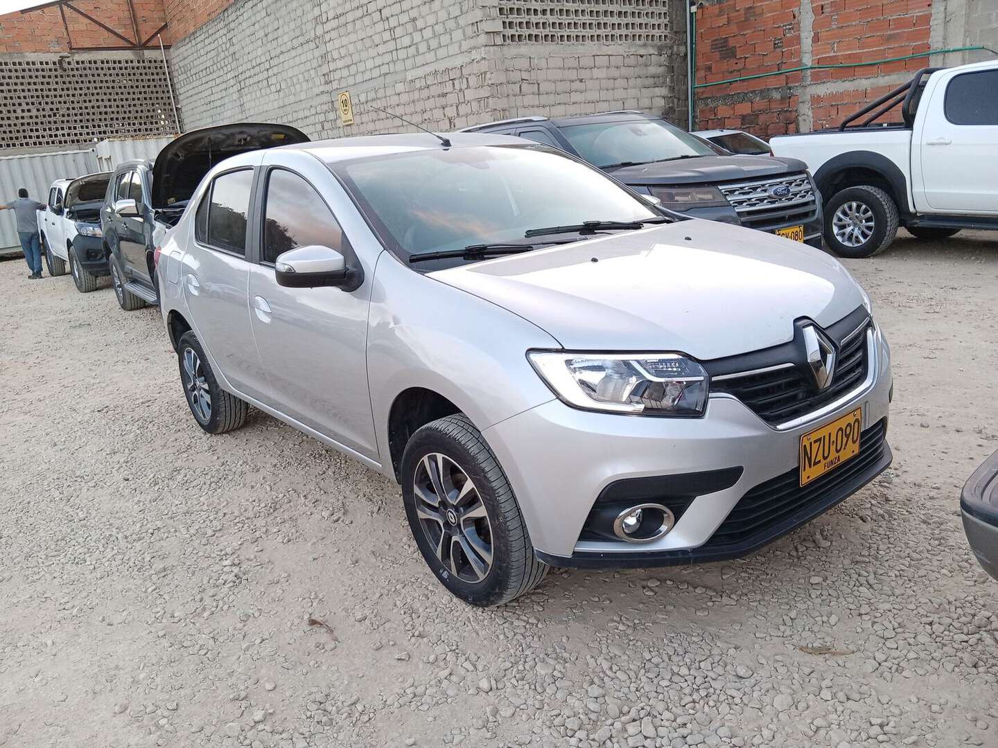 Renault - Logan - 2026