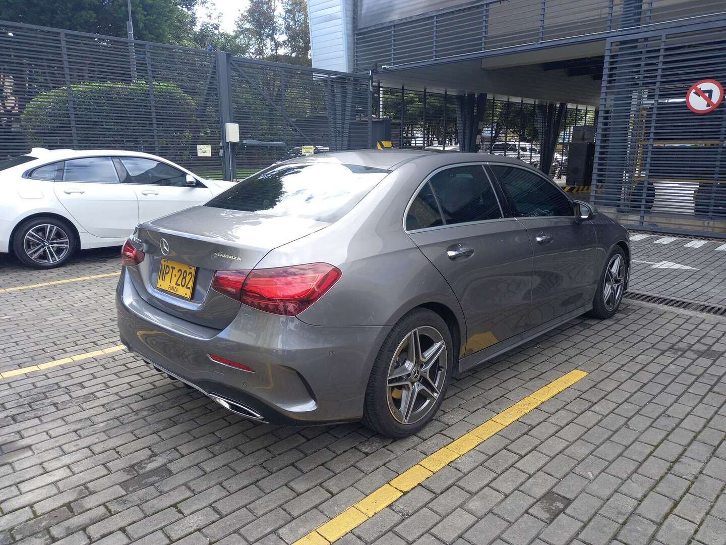 Mercedes Benz - A200 - 2023