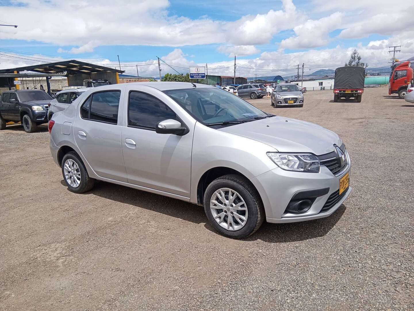 Renault - Logan - 2026