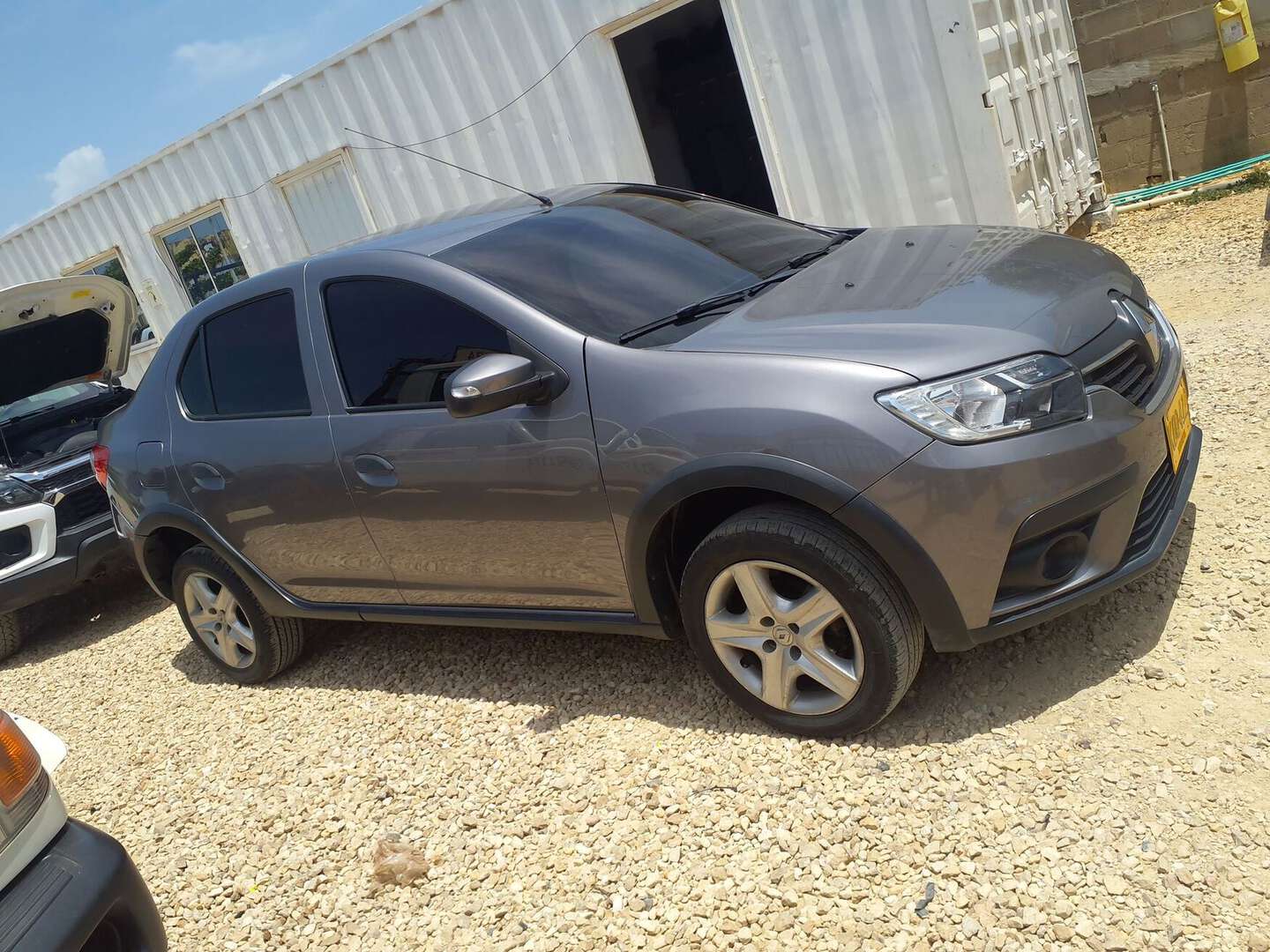 Renault - Logan - 2022