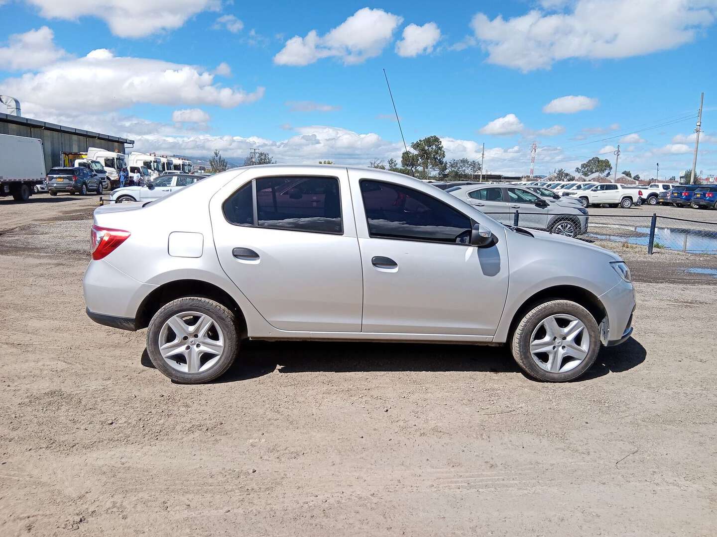 Renault - Logan - 2023