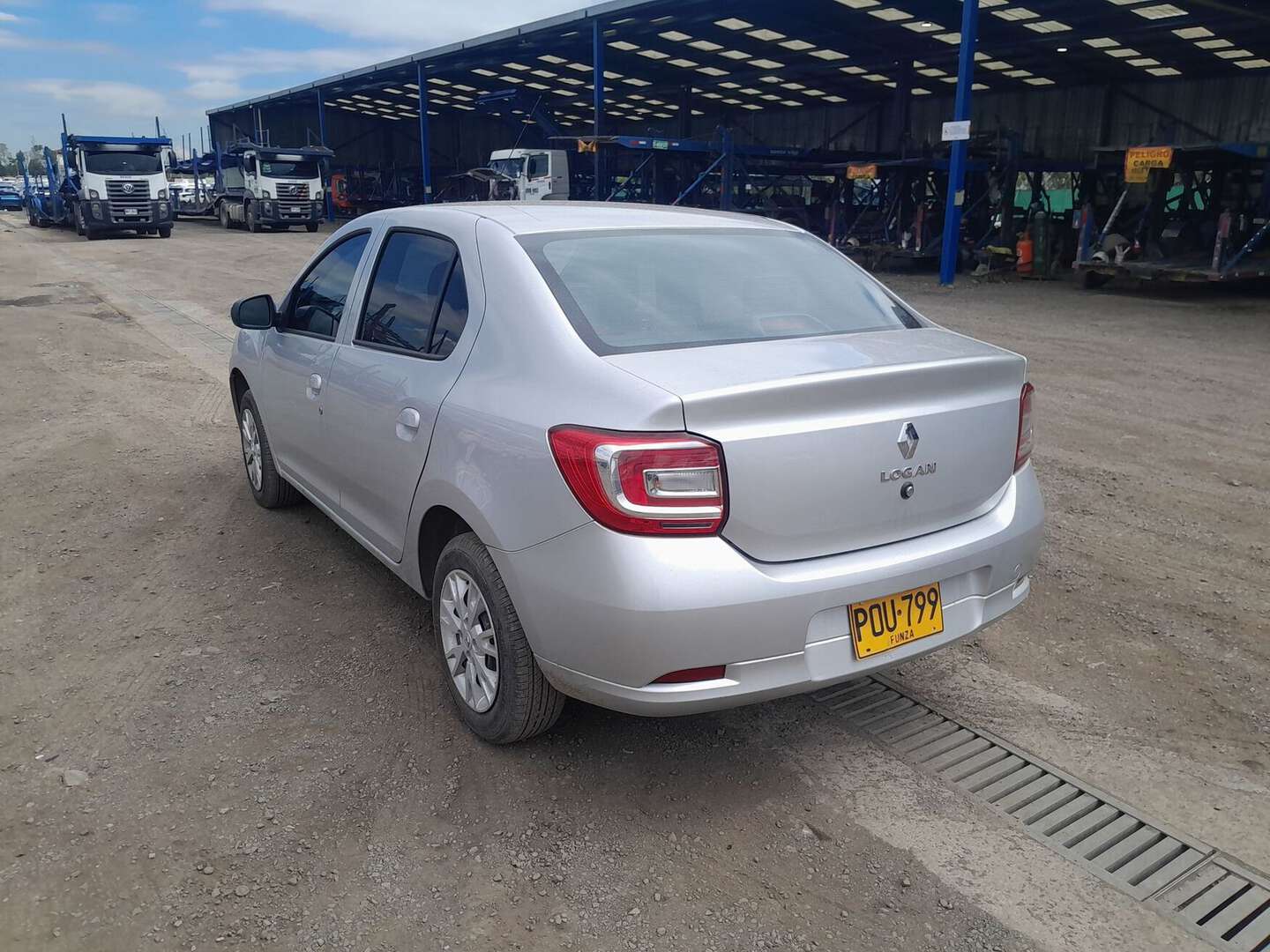 Renault - Logan - 2026