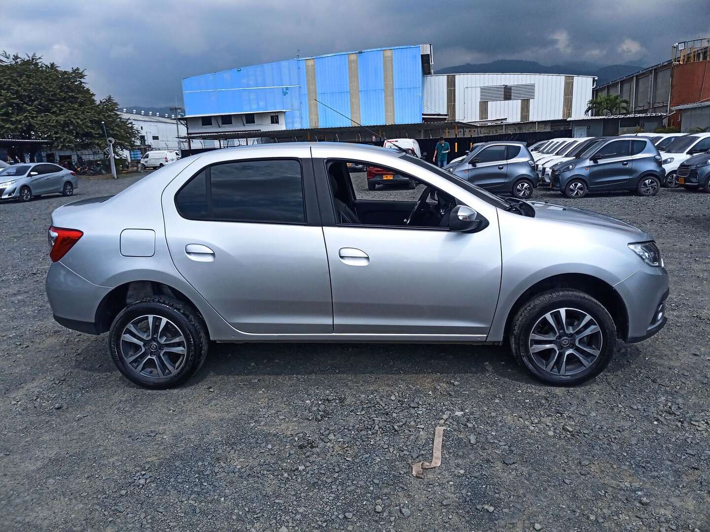 Renault - Logan - 2023