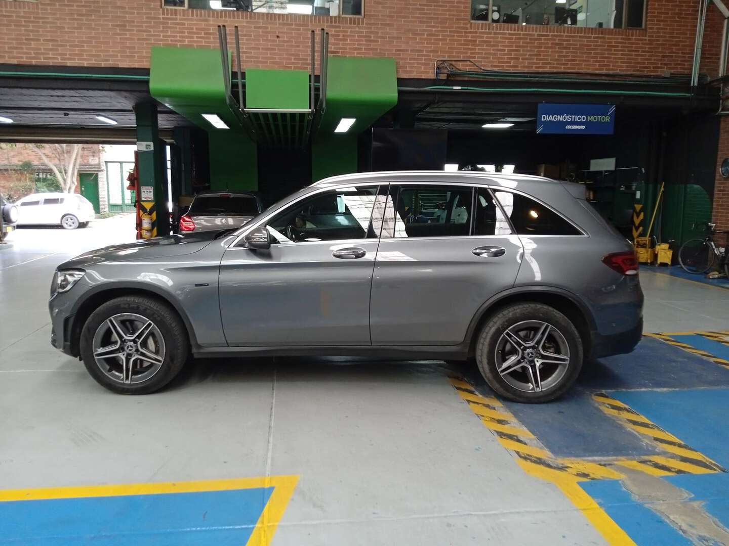 Mercedes Benz - GLC300E - 2022