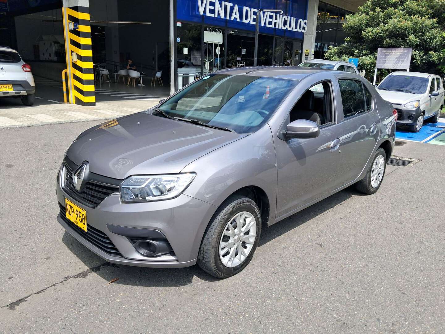 Renault - Logan - 2025