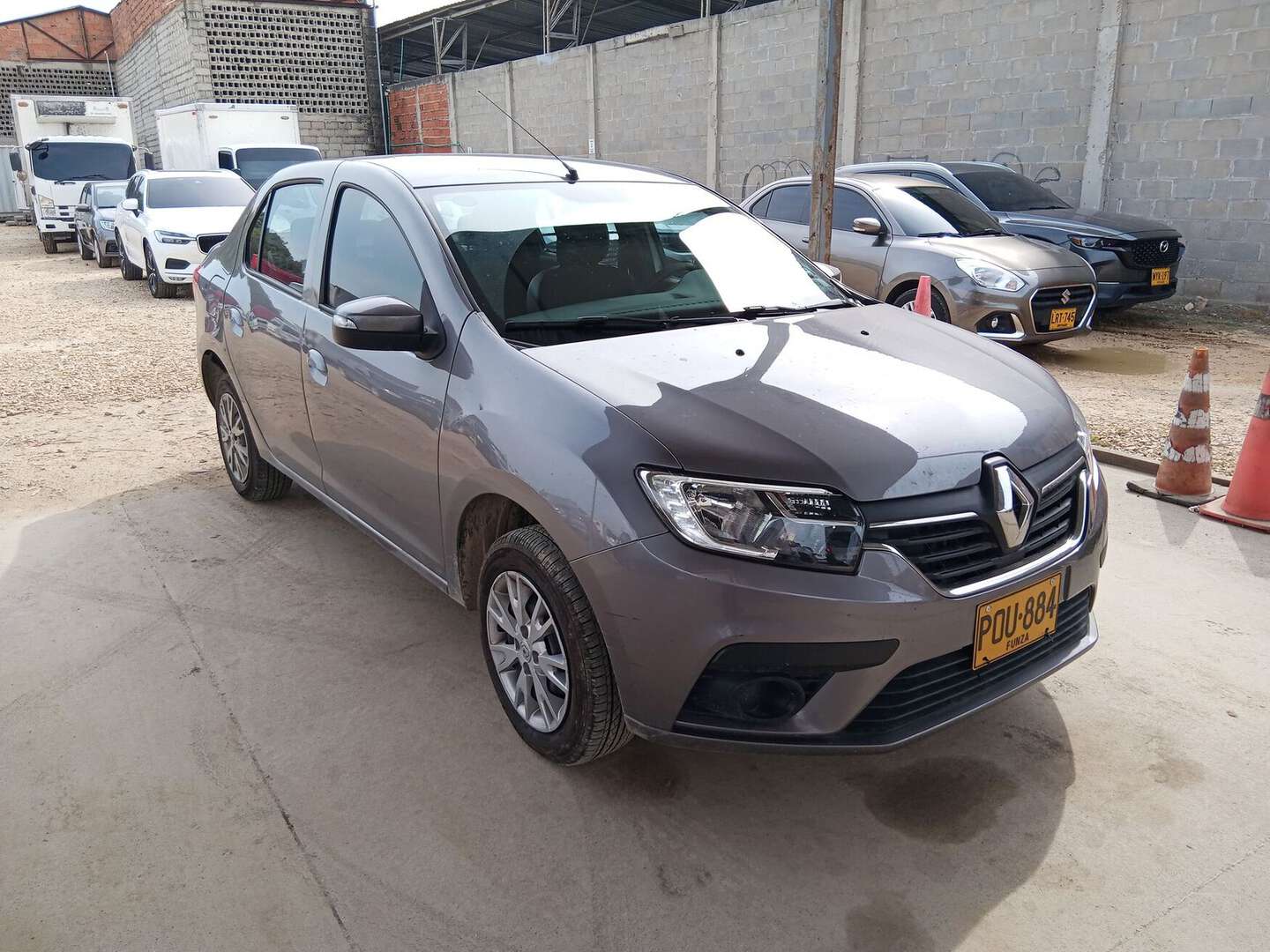 Renault - Logan - 2026