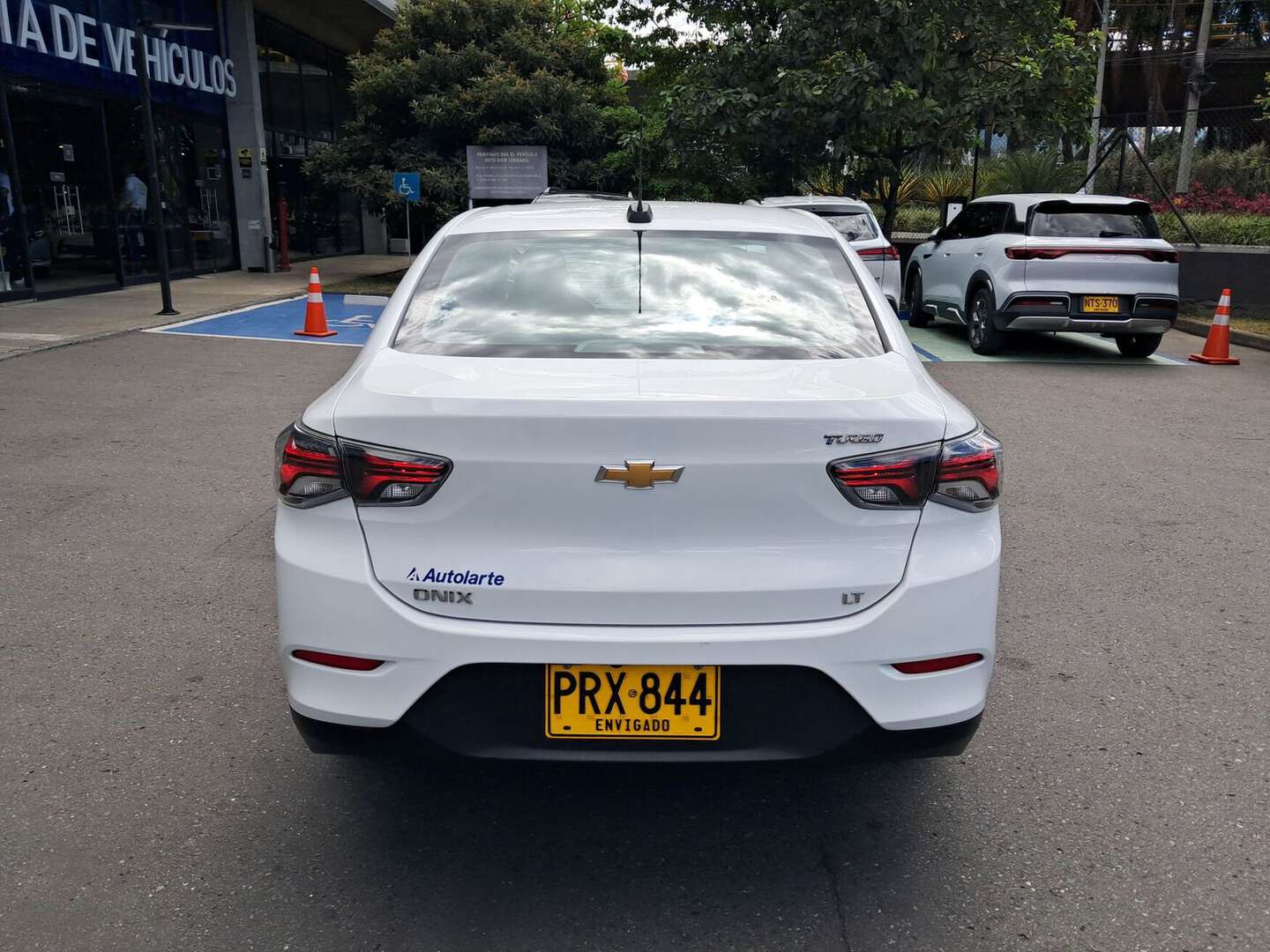 Chevrolet - Onix - 2026
