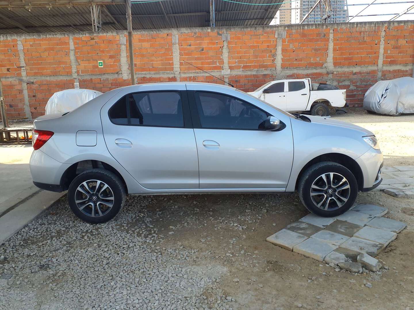 Renault - Logan - 2026