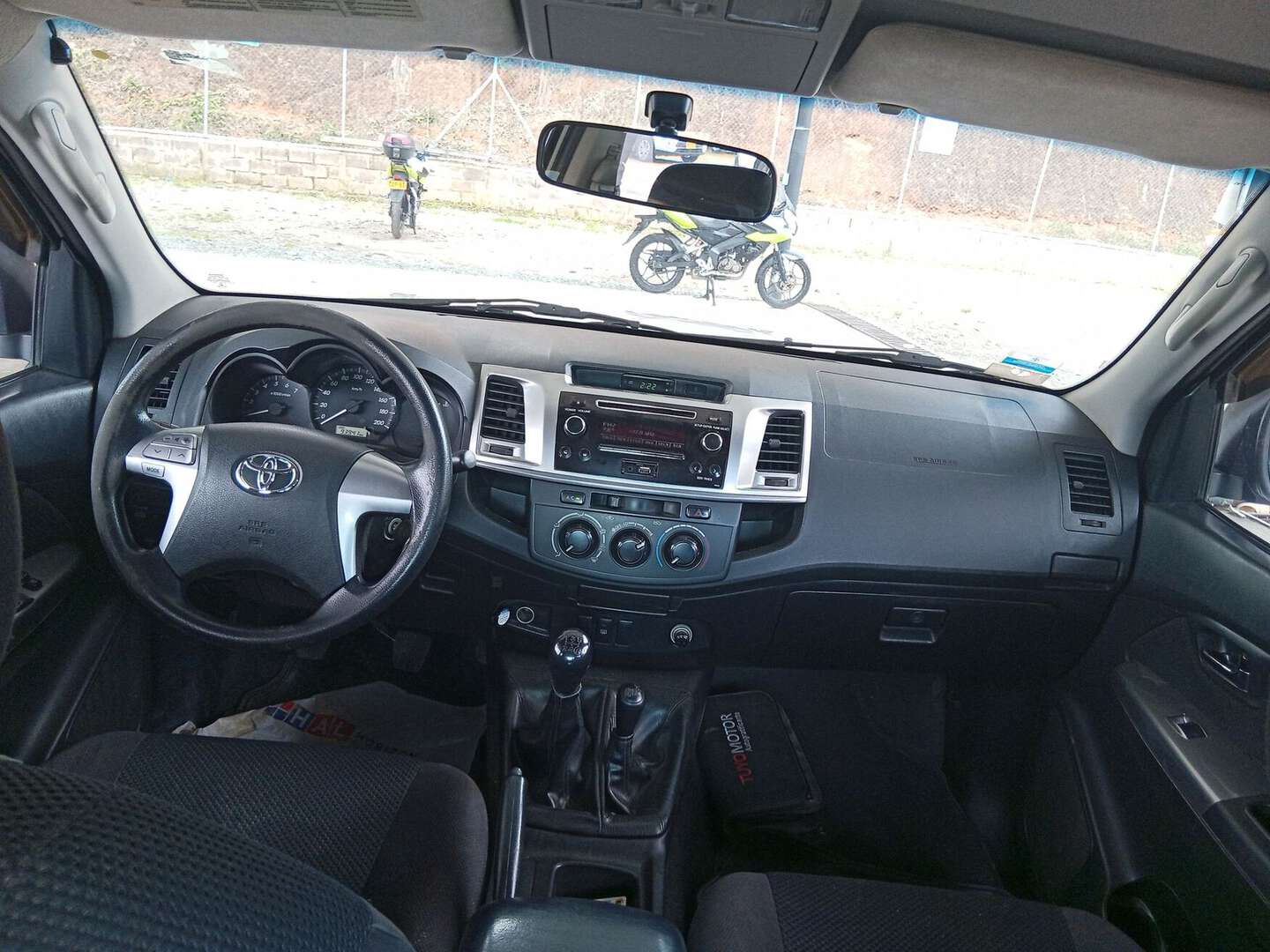 Toyota - Hilux - 2016
