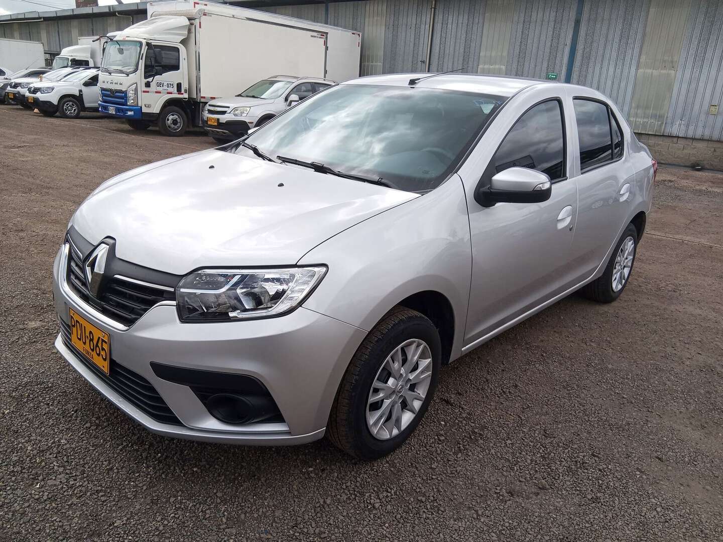 Renault - Logan - 2026
