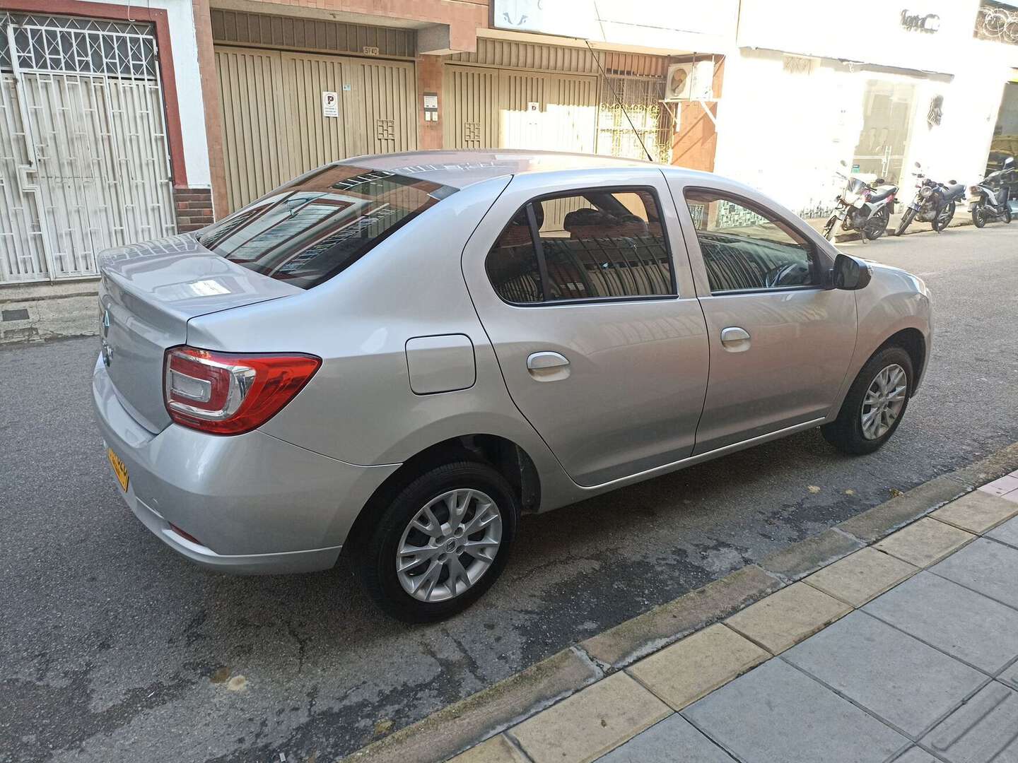Renault - Logan - 2026