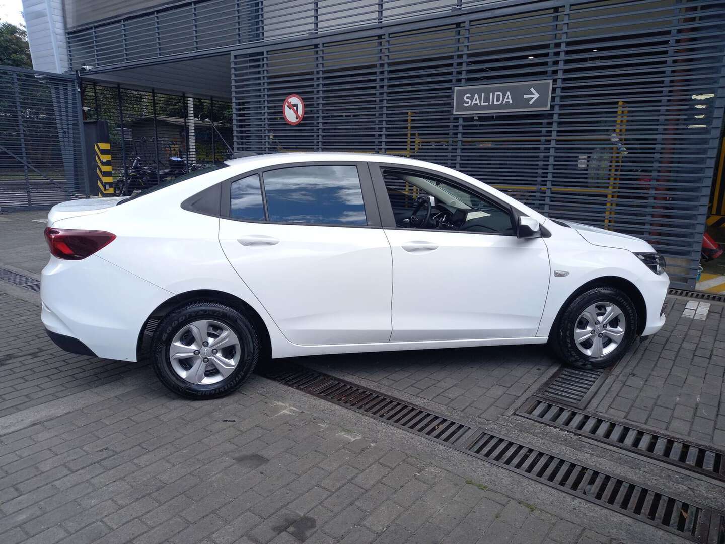 Chevrolet - Onix - 2025