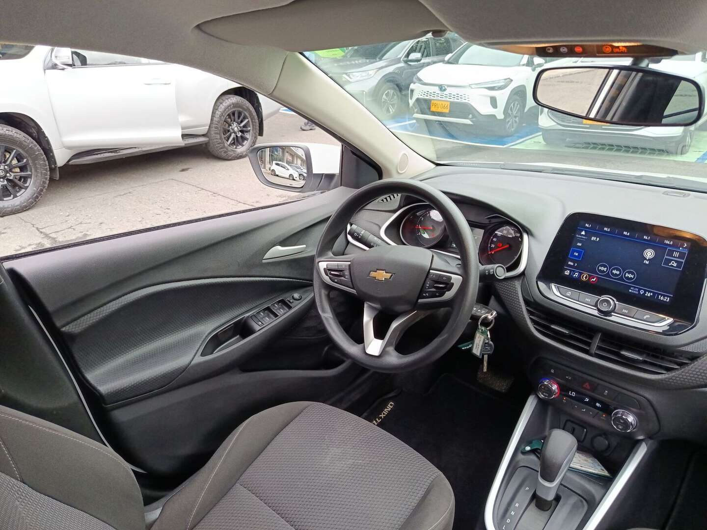Chevrolet - Onix - 2025