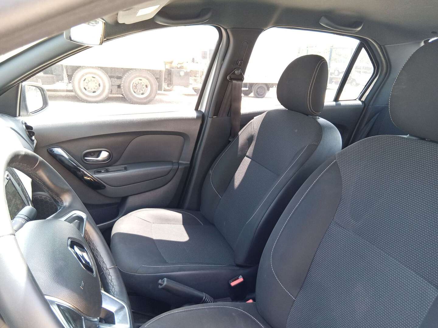 Renault - Logan - 2026