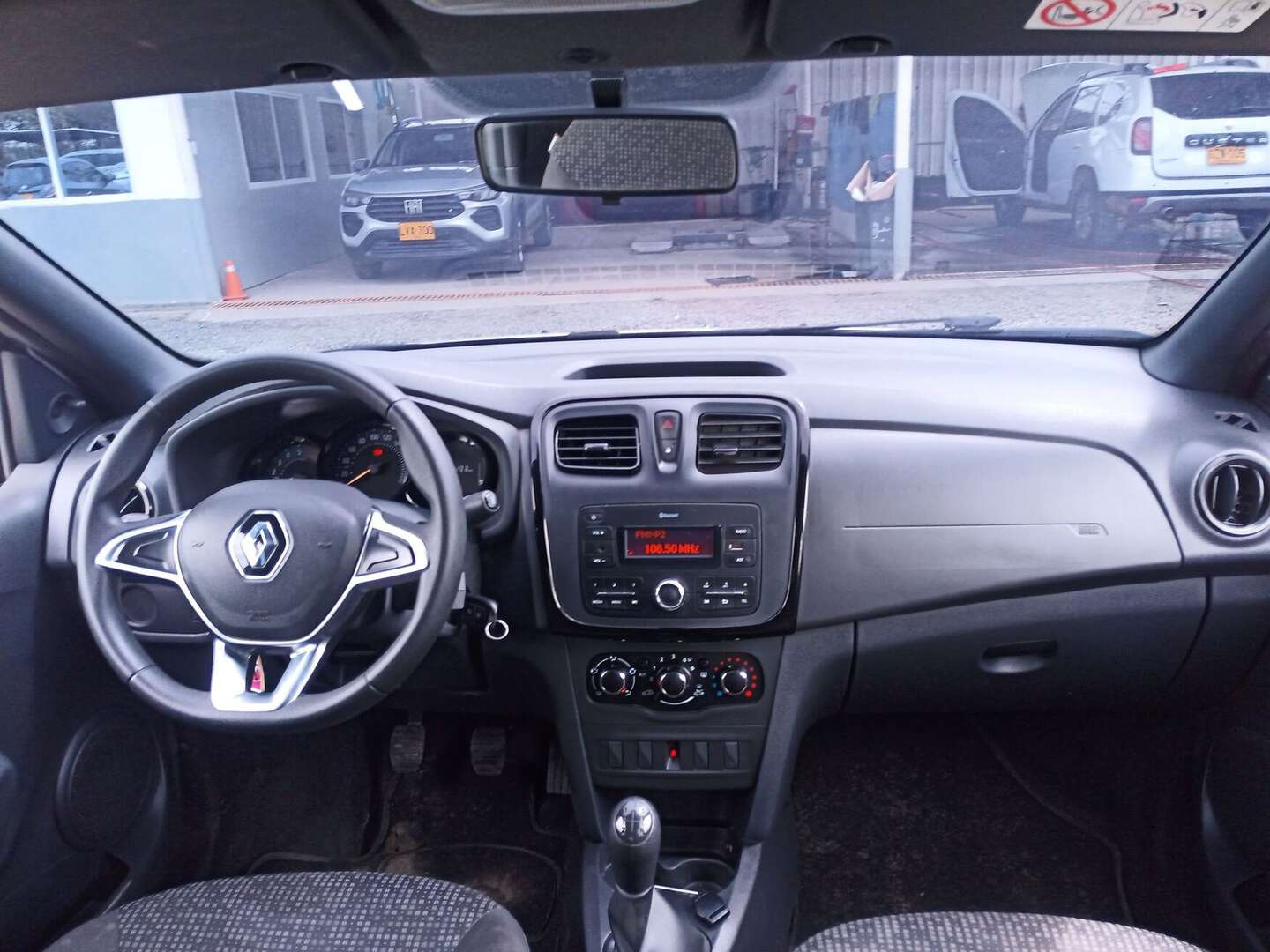 Renault - Logan - 2023