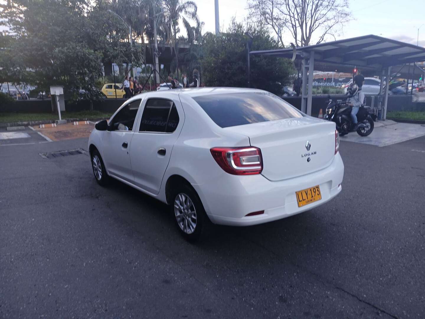 Renault - Logan - 2023