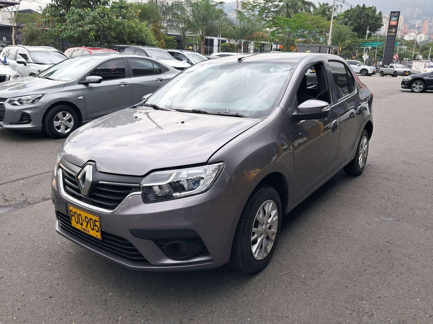Renault - Logan - 2025