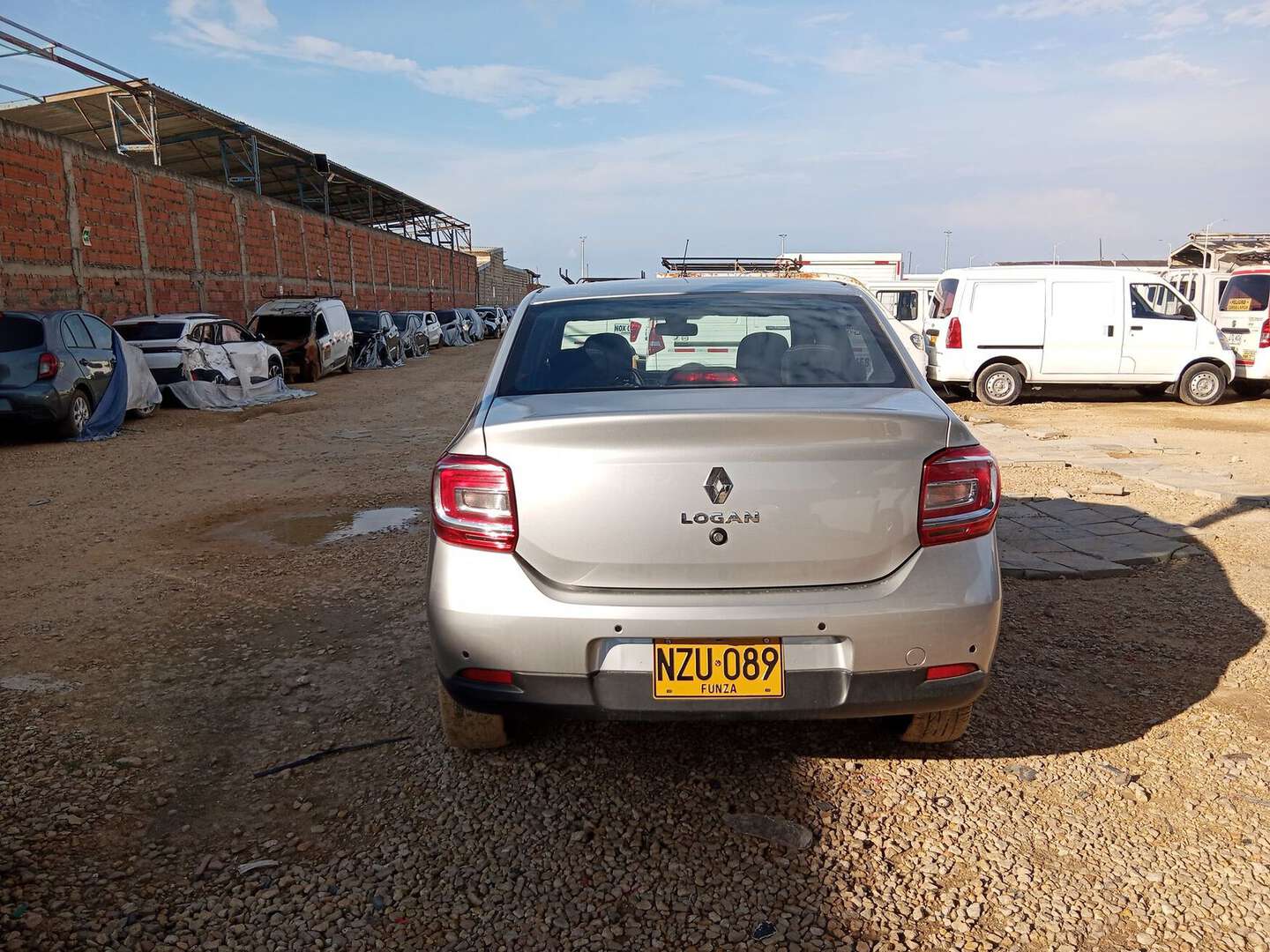 Renault - Logan - 2026