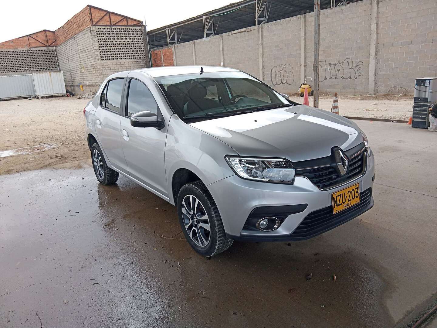 Renault - Logan - 2026