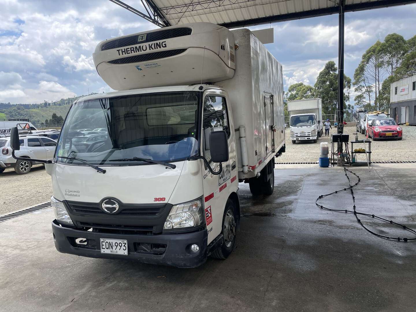 Hino - Dutro - 2017