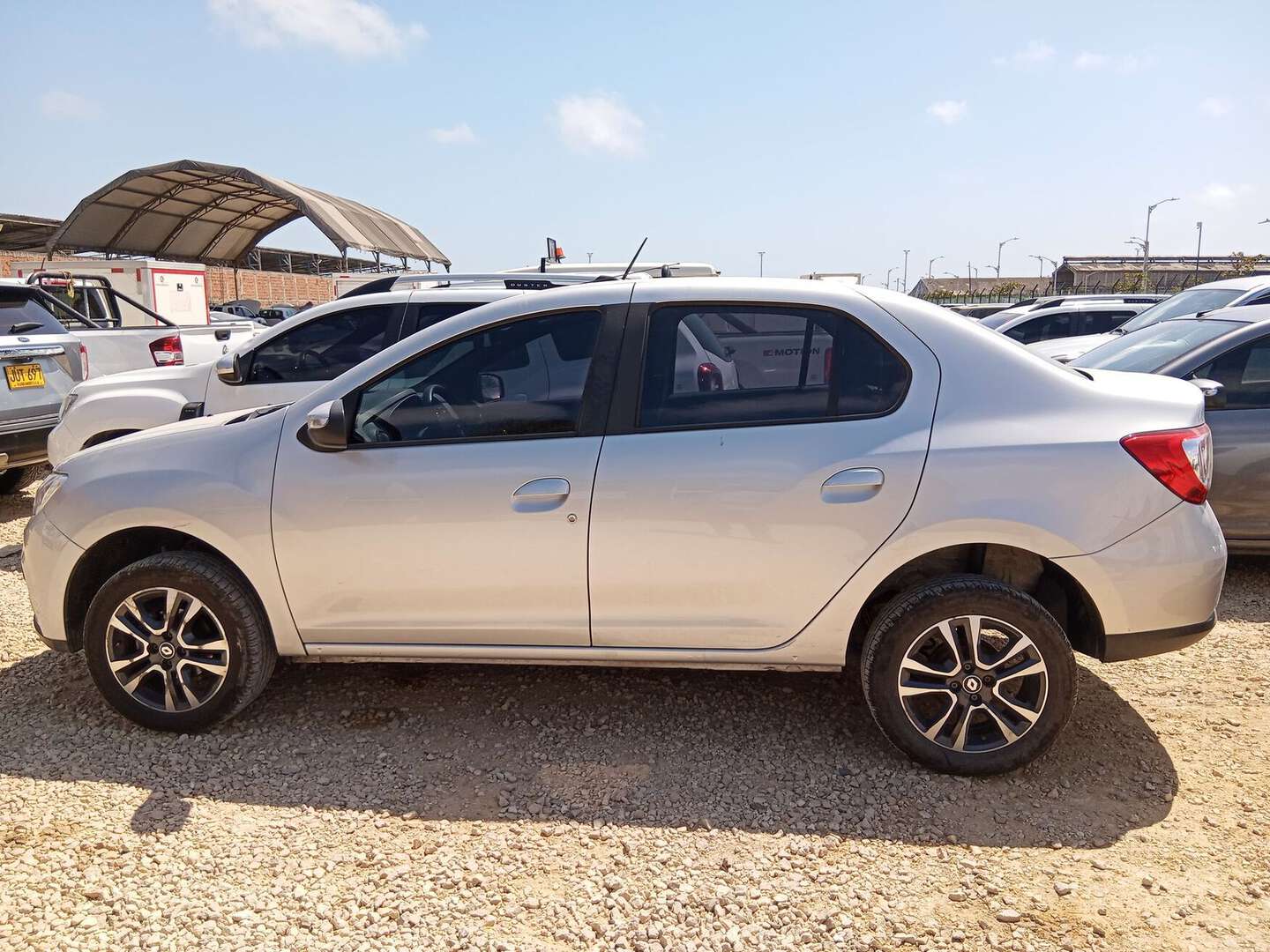 Renault - Logan - 2026