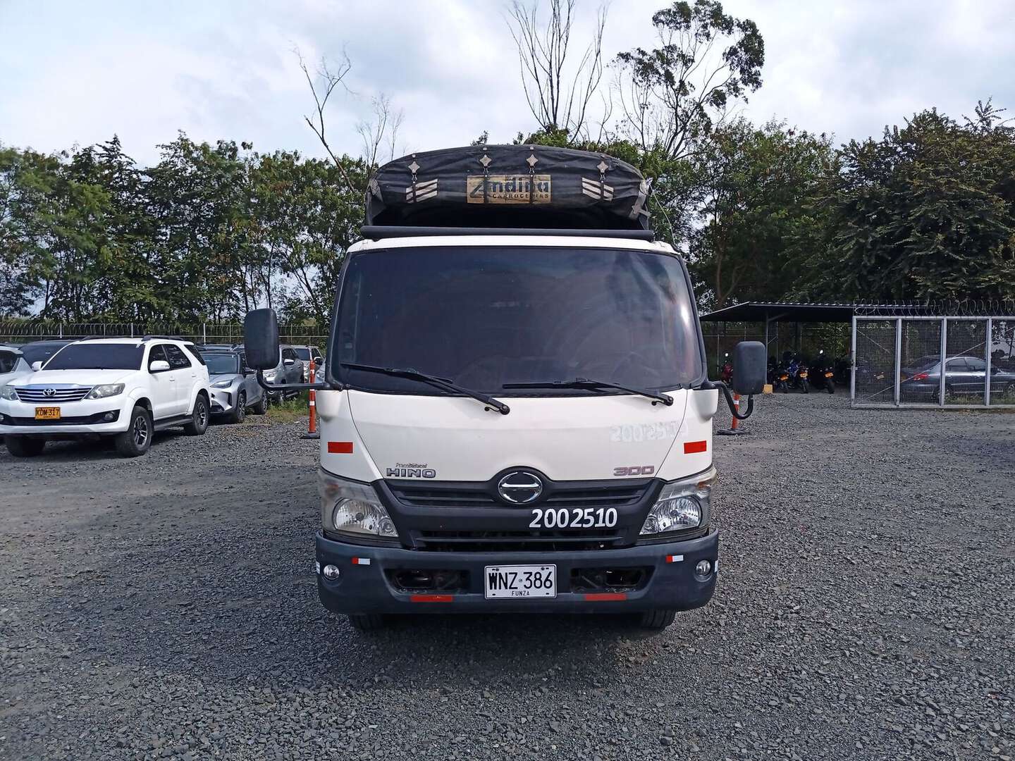 Hino - Dutro - 2016