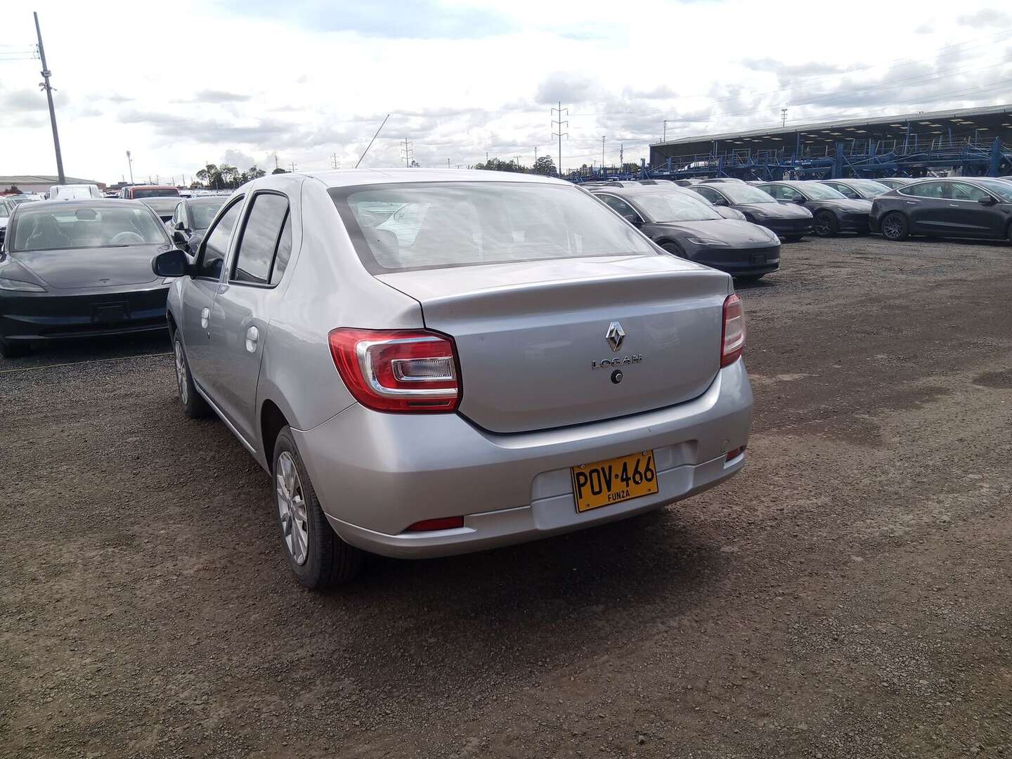 Renault - Logan - 2026